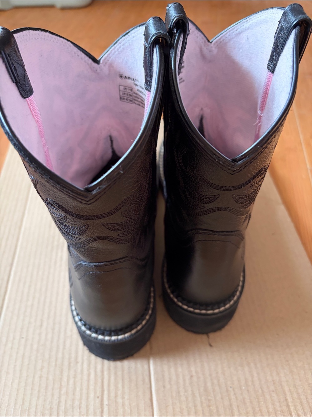 Womens Black Ariat Fatbaby Boots with Pink Lining - Picture 4 of 4